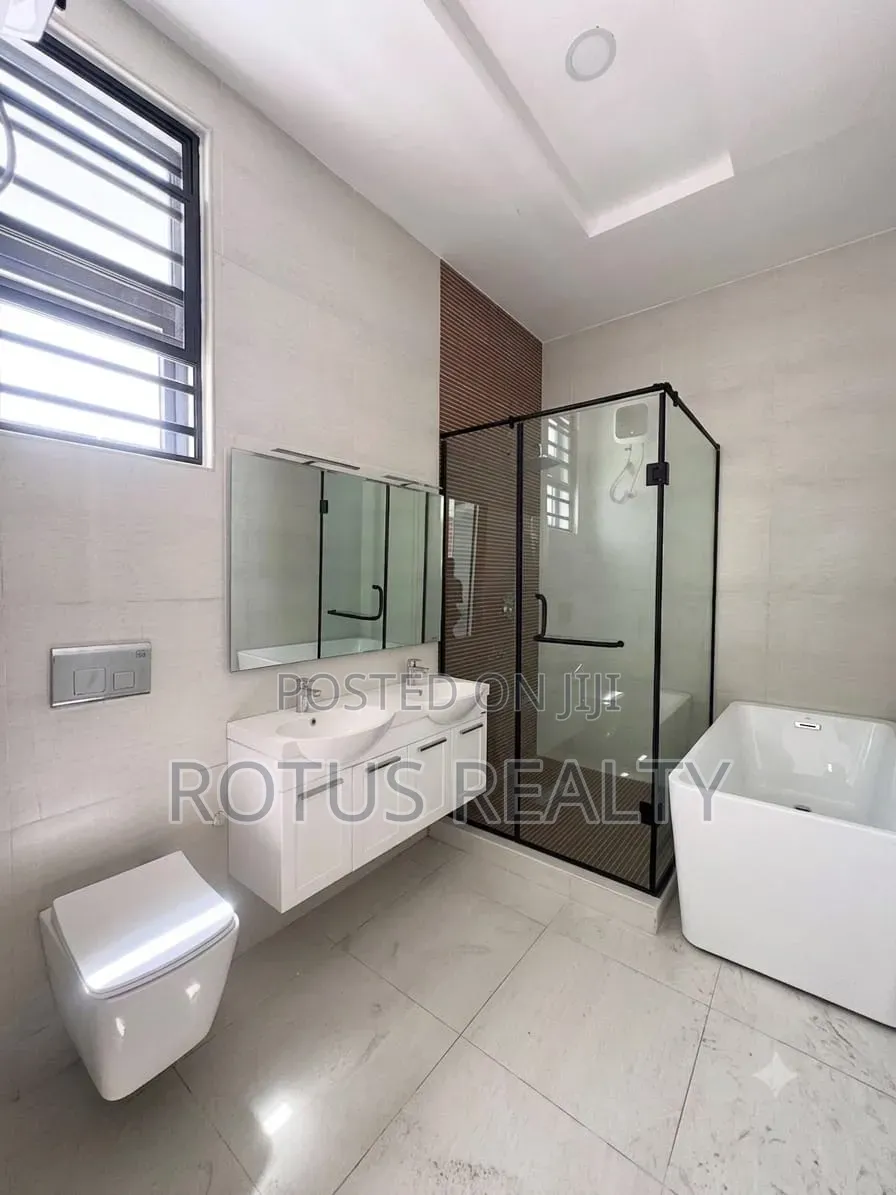 4bdrm Duplex in Lekki Expressway for sale in Lekki Expressway