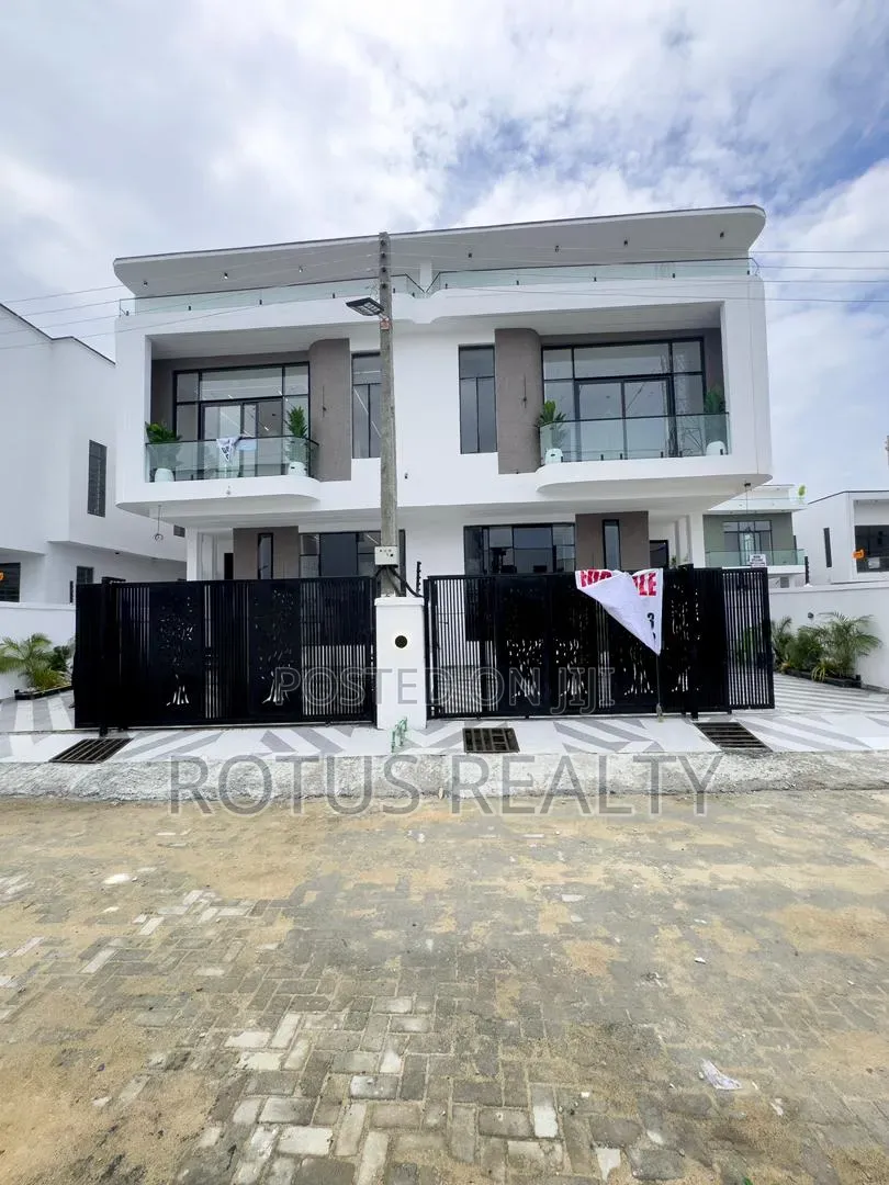 4bdrm Duplex in Ikota for sale in Ikota