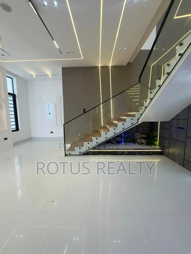 4bdrm Duplex in Ikota for sale in Ikota