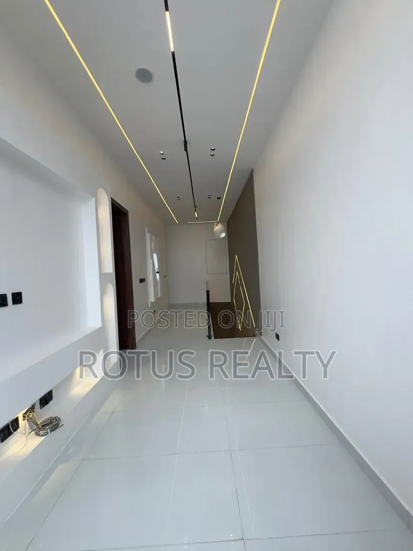 4bdrm Duplex in Ikota for sale in Ikota