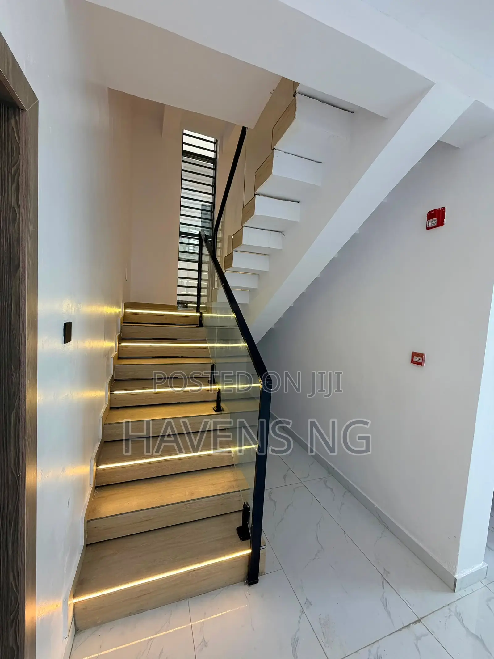 4bdrm Penthouse in Akobo for sale in Akobo