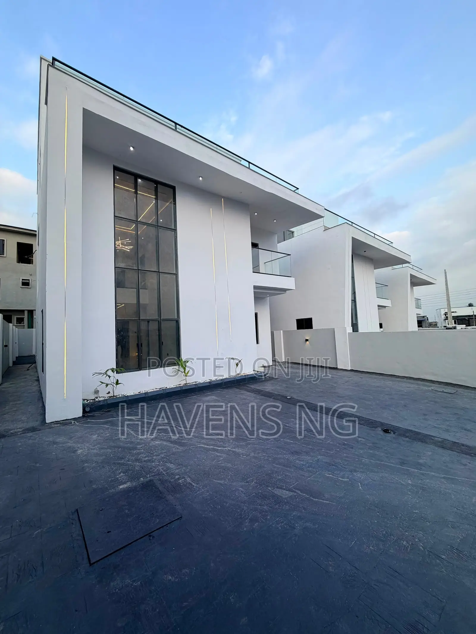 4bdrm Penthouse in Akobo for sale in Akobo