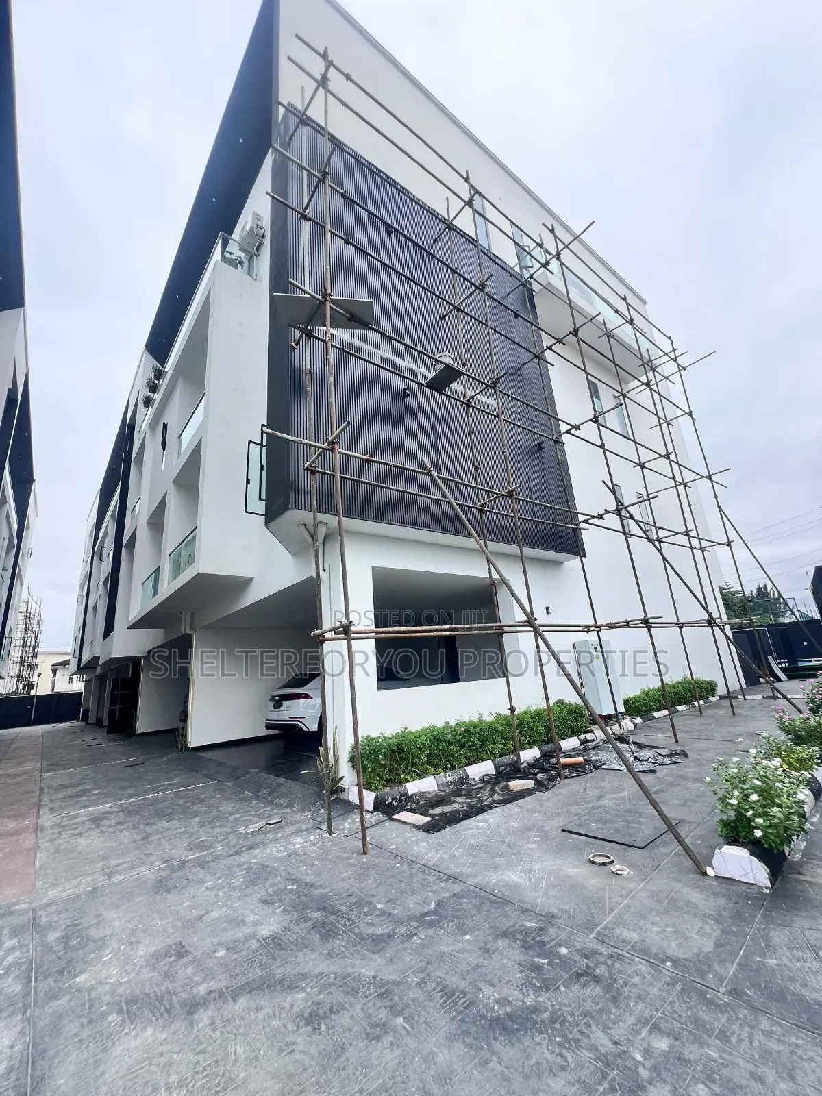 4bdrm Penthouse in Ikate for sale in Ikate