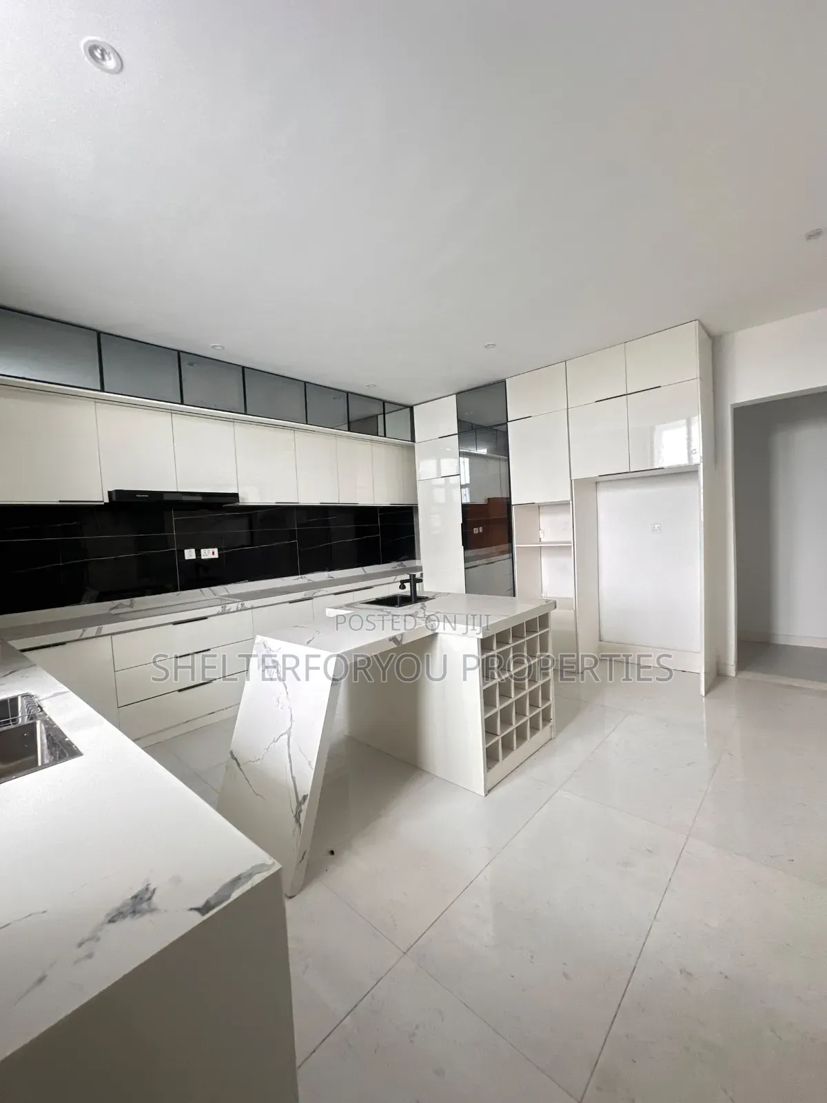 4bdrm Penthouse in Ikate for sale in Ikate