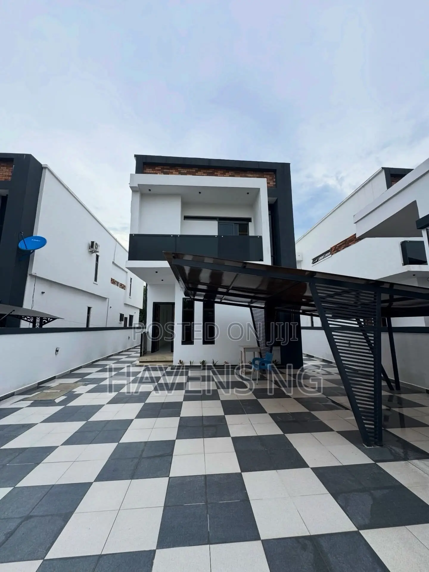 4bdrm Duplex in Eneka for sale in Eneka