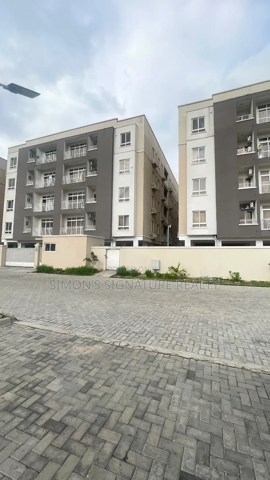 3bdrm Apartment in Osapa london for sale in Osapa london