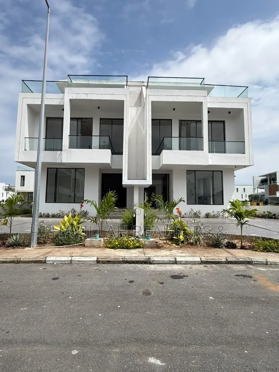 5bdrm Duplex in Ikate for sale in Ikate