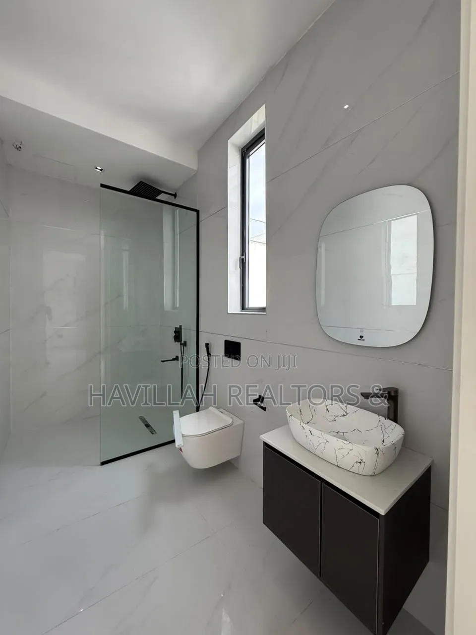 5bdrm Duplex in Ikate for sale in Ikate