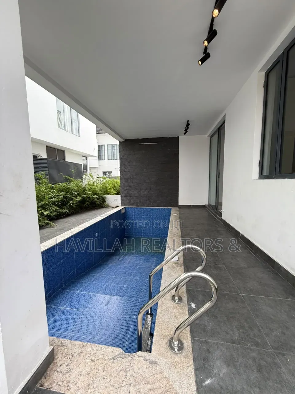 5bdrm Duplex in Ikate for sale in Ikate