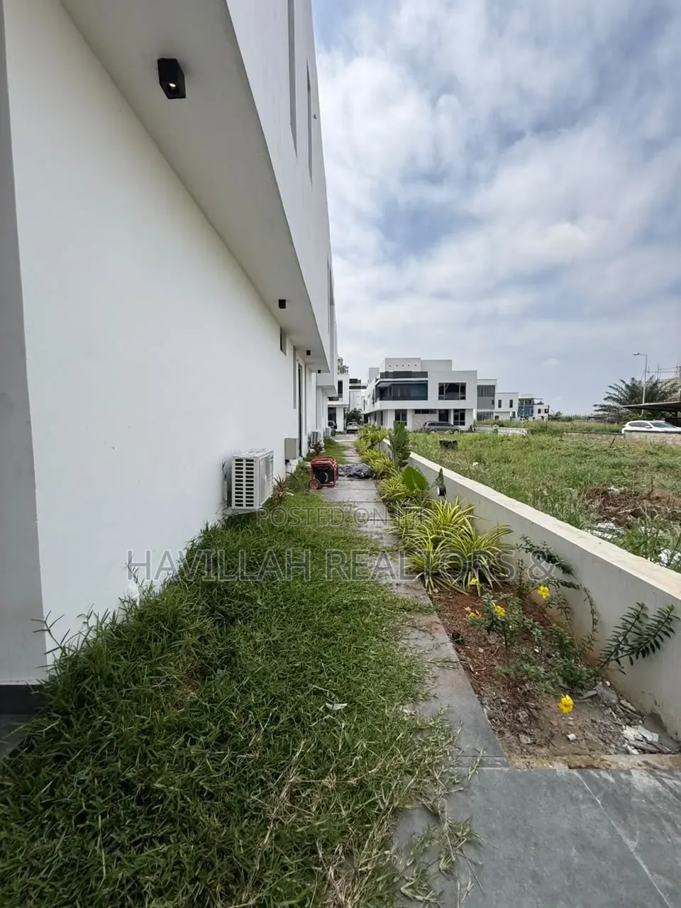 5bdrm Duplex in Ikate for sale in Ikate
