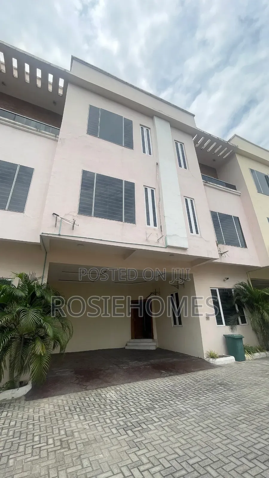 4bdrm Duplex in Agungi for rent in Agungi