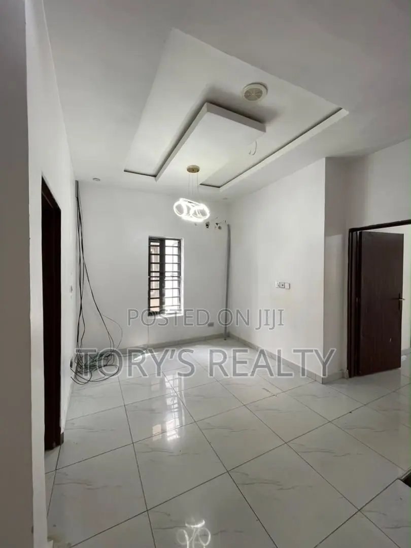 4bdrm Duplex in Chevron for sale in Chevron