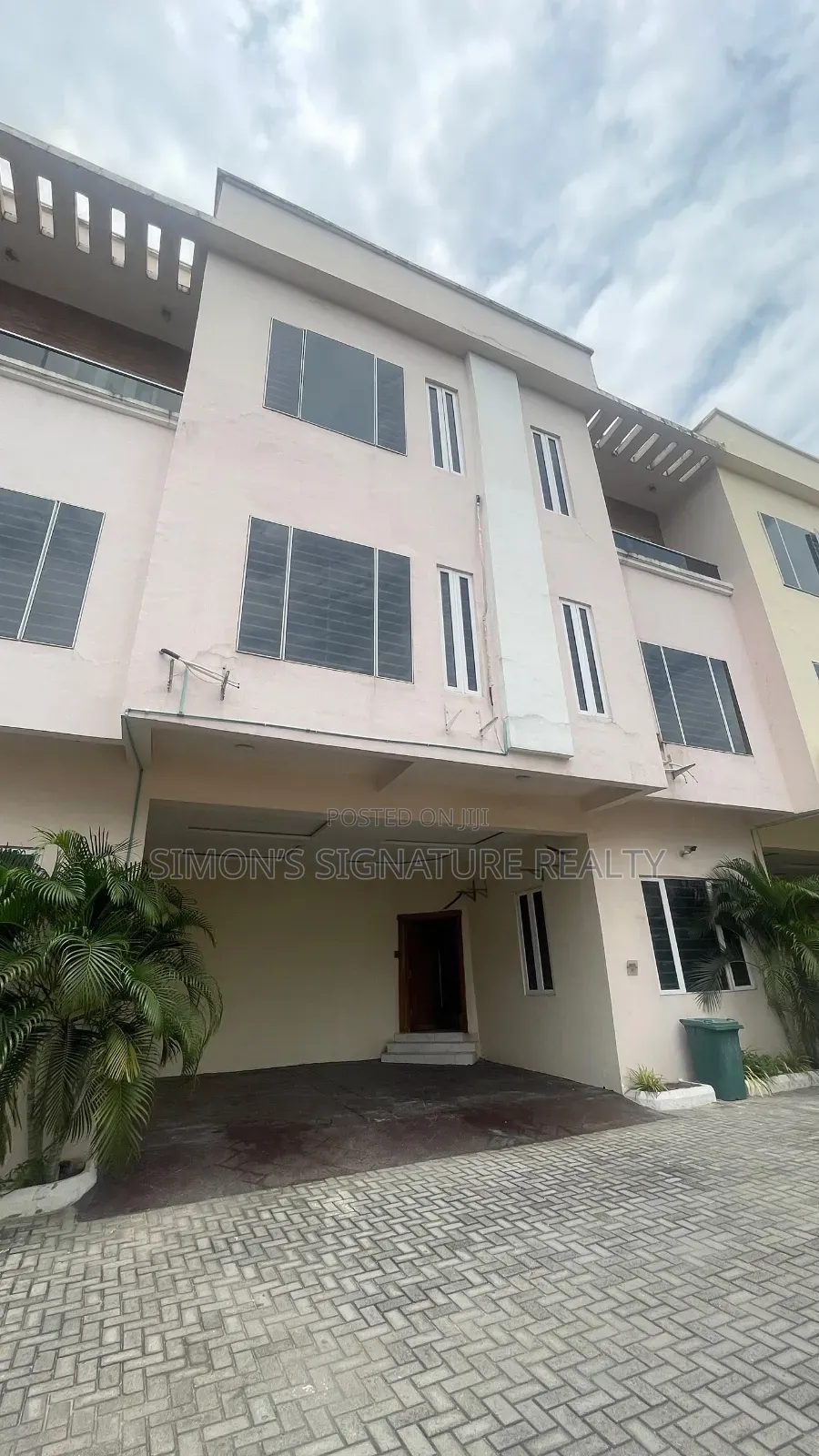 4bdrm Duplex in Agungi for rent in Agungi