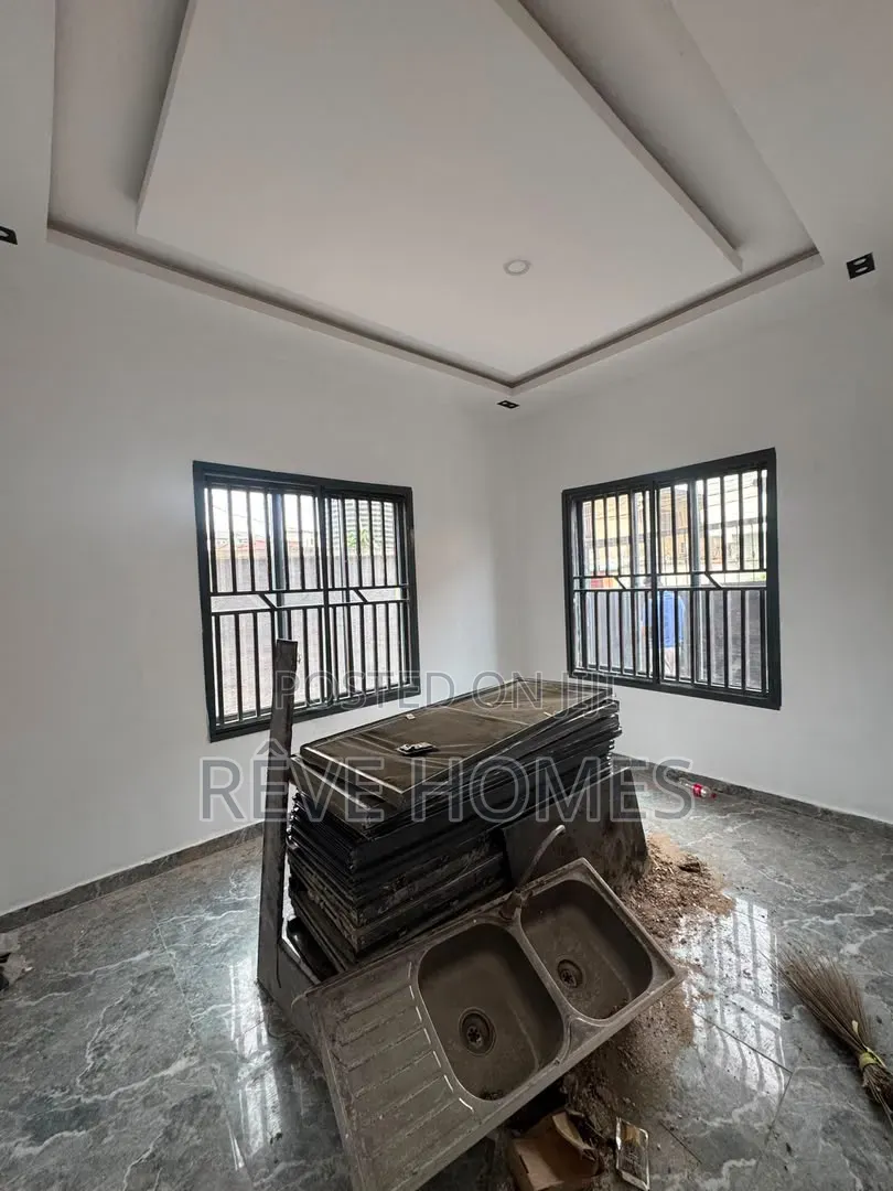Mini Flat in Adekunle for rent in Adekunle