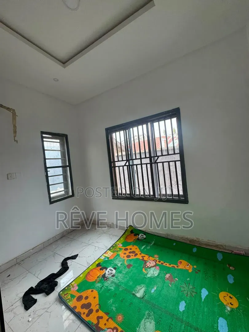 Mini Flat in Adekunle for rent in Adekunle