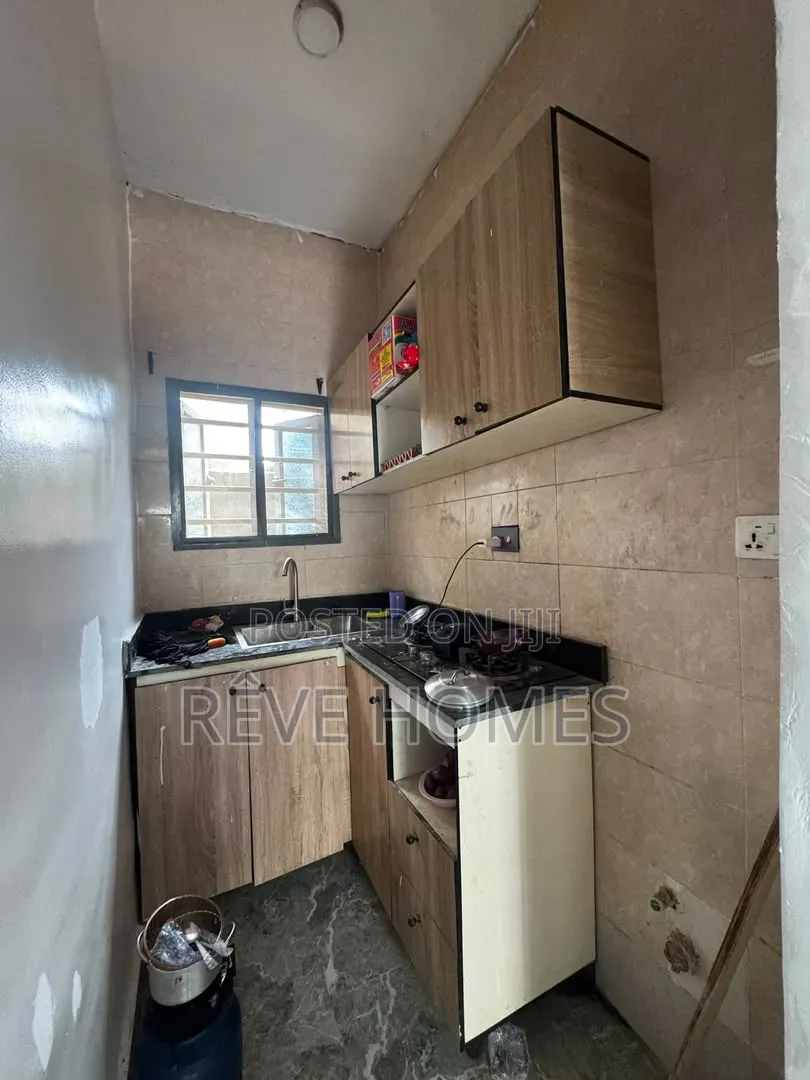 Mini Flat in Adekunle for rent in Adekunle