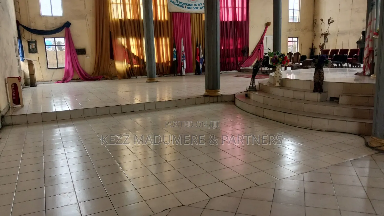 For Sale : Sizeable Hall on CofO 6 Plots at Rumuomasi, Ph in Port-Harcourt