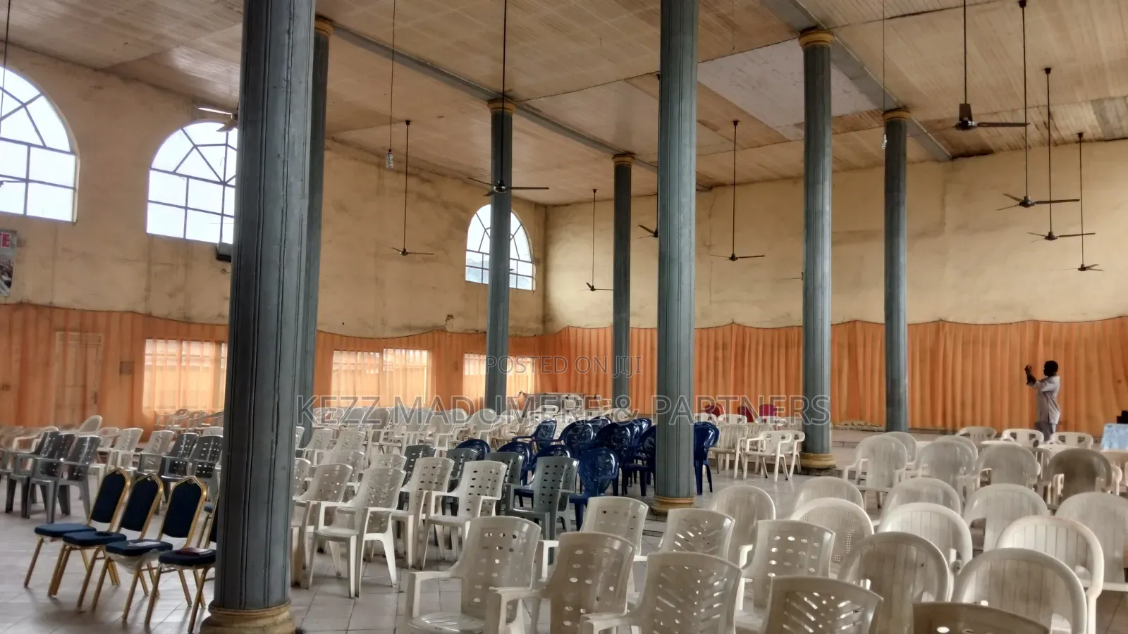 For Sale : Sizeable Hall on CofO 6 Plots at Rumuomasi, Ph in Port-Harcourt