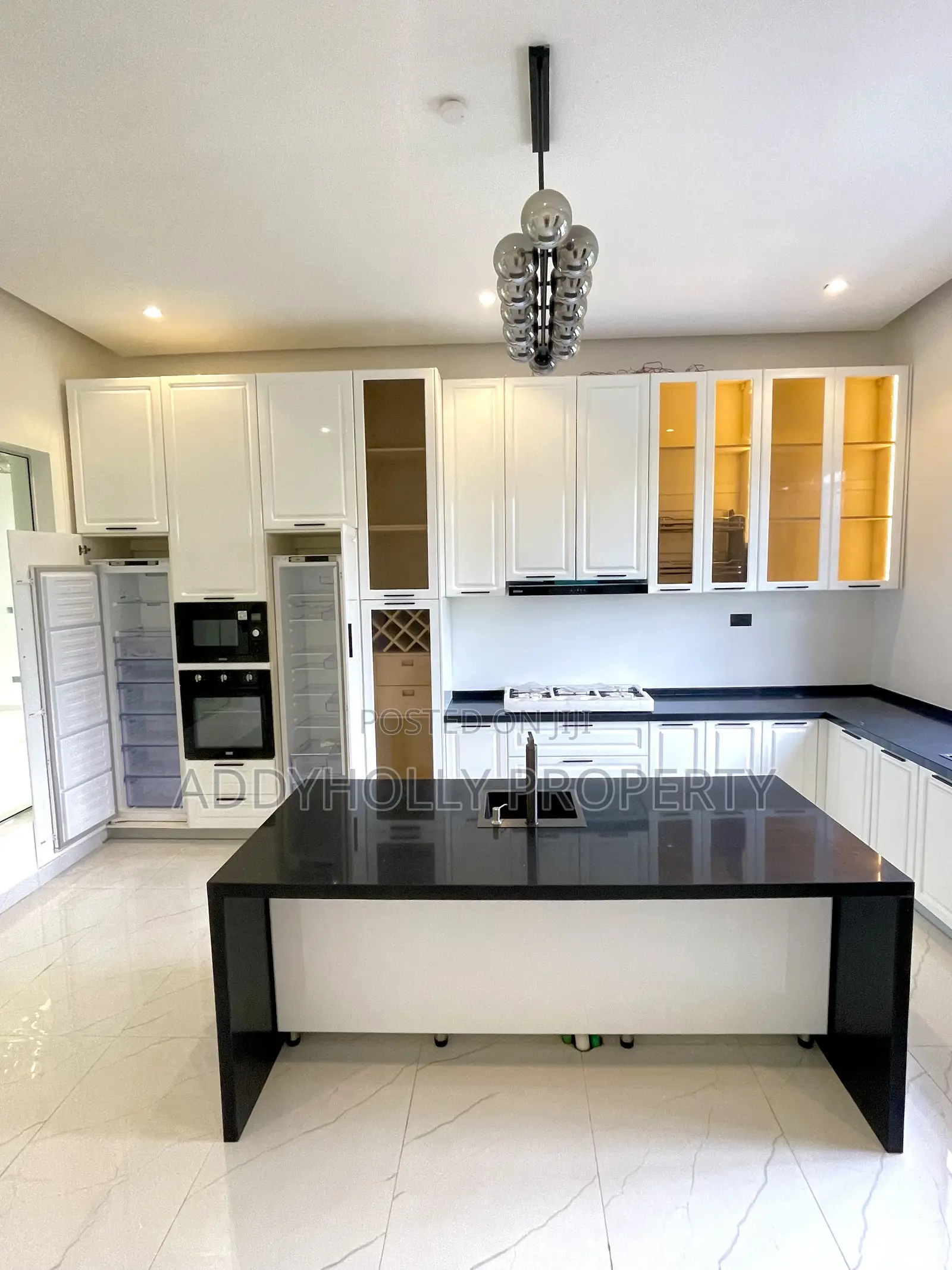 6bdrm Duplex in Northern Foreshore, Chevron for sale in Chevron
