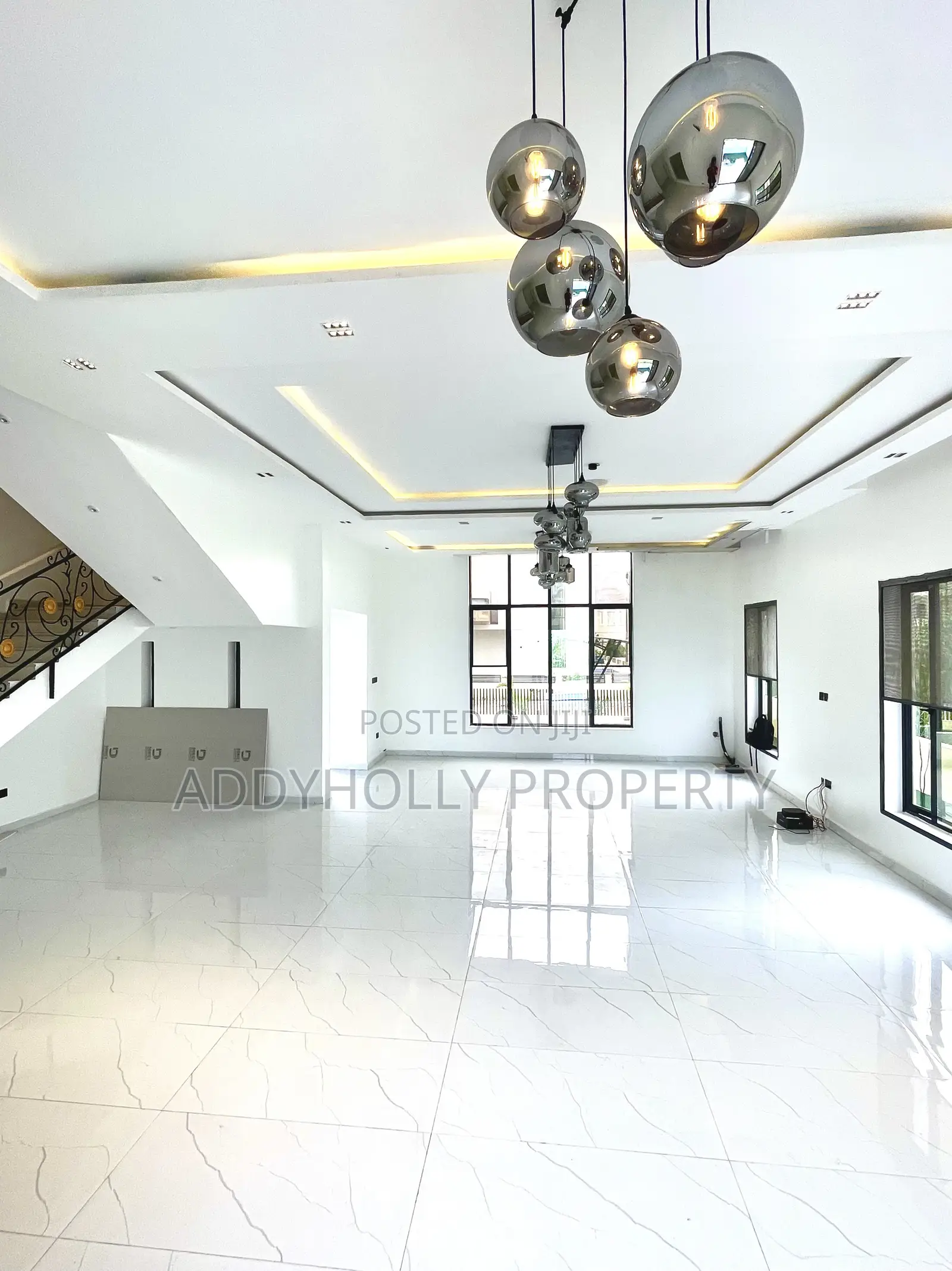 6bdrm Duplex in Northern Foreshore, Chevron for sale in Chevron