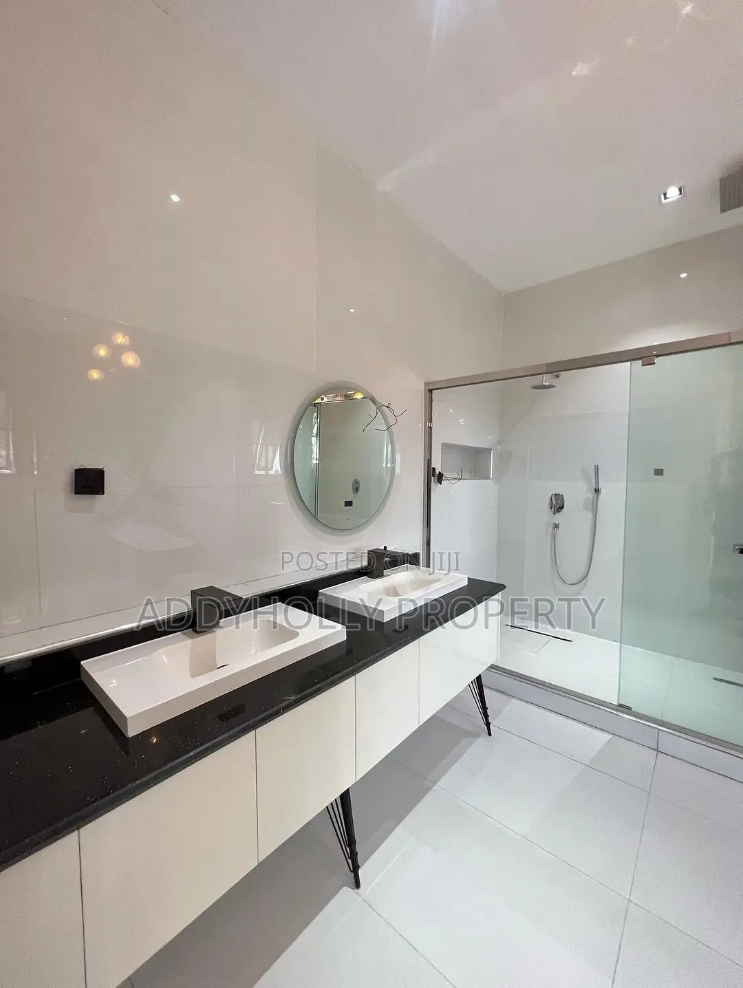 5bdrm Duplex in Pinnock Beach Estate, Jakande for sale in Jakande