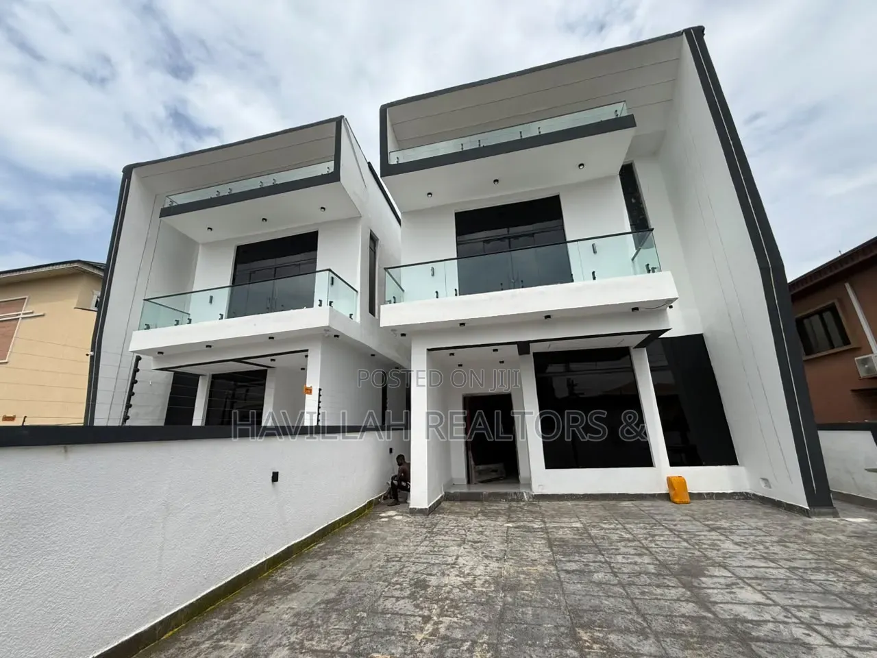 5bdrm Duplex in Ikota for sale in Ikota