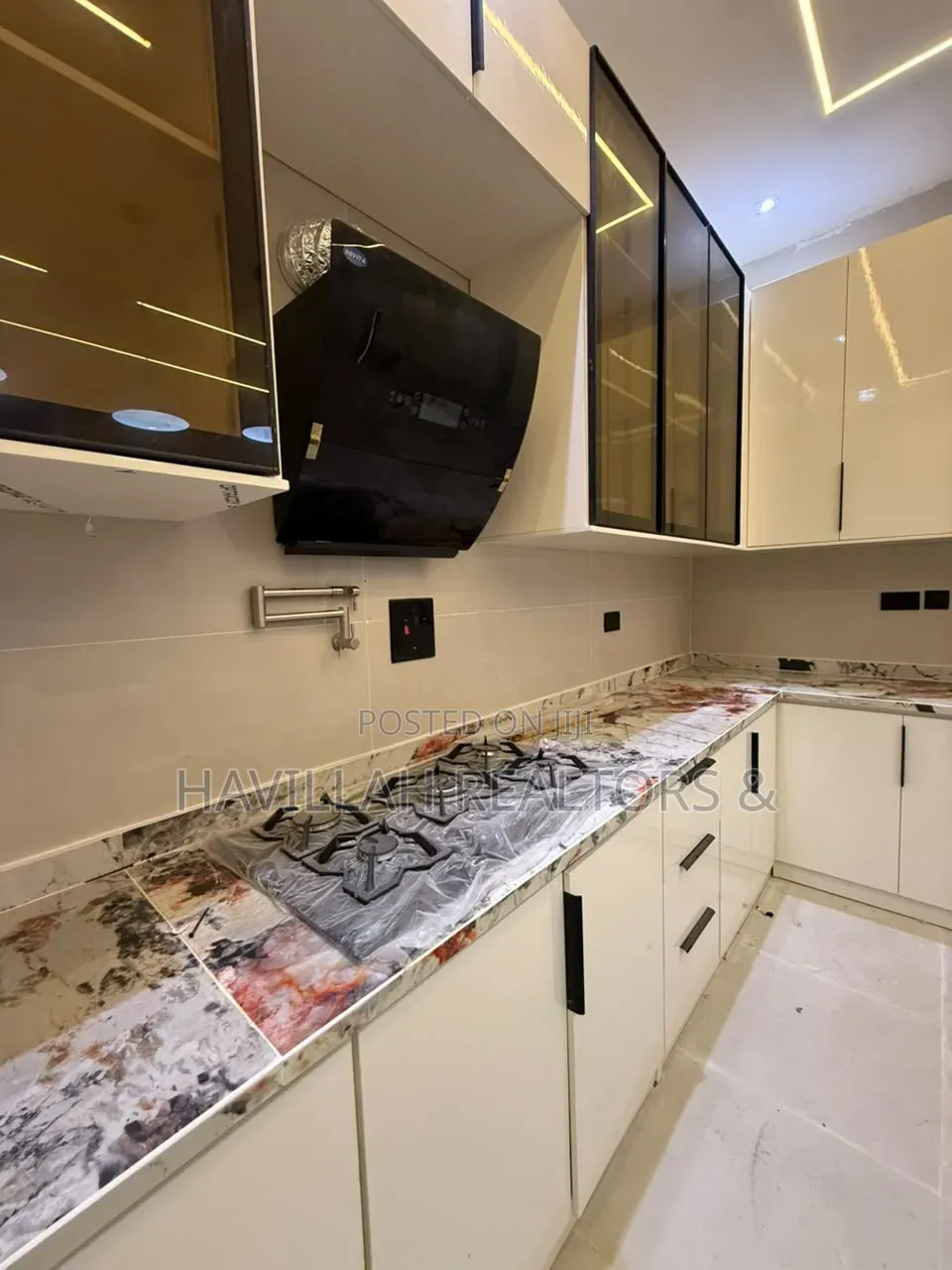 5bdrm Duplex in Ikota for sale in Ikota
