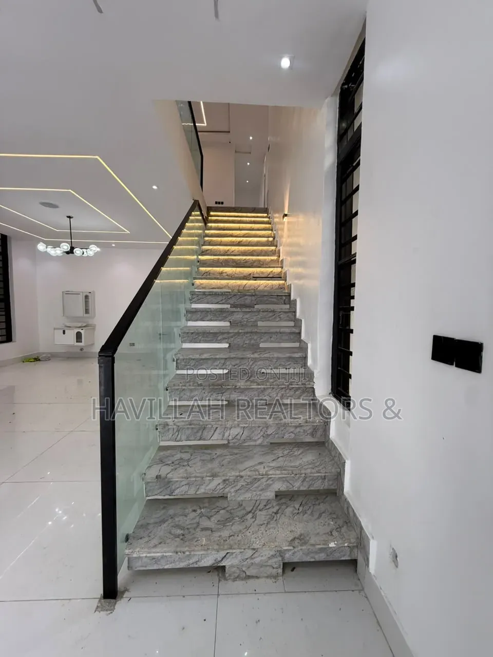 5bdrm Duplex in Ikota for sale in Ikota