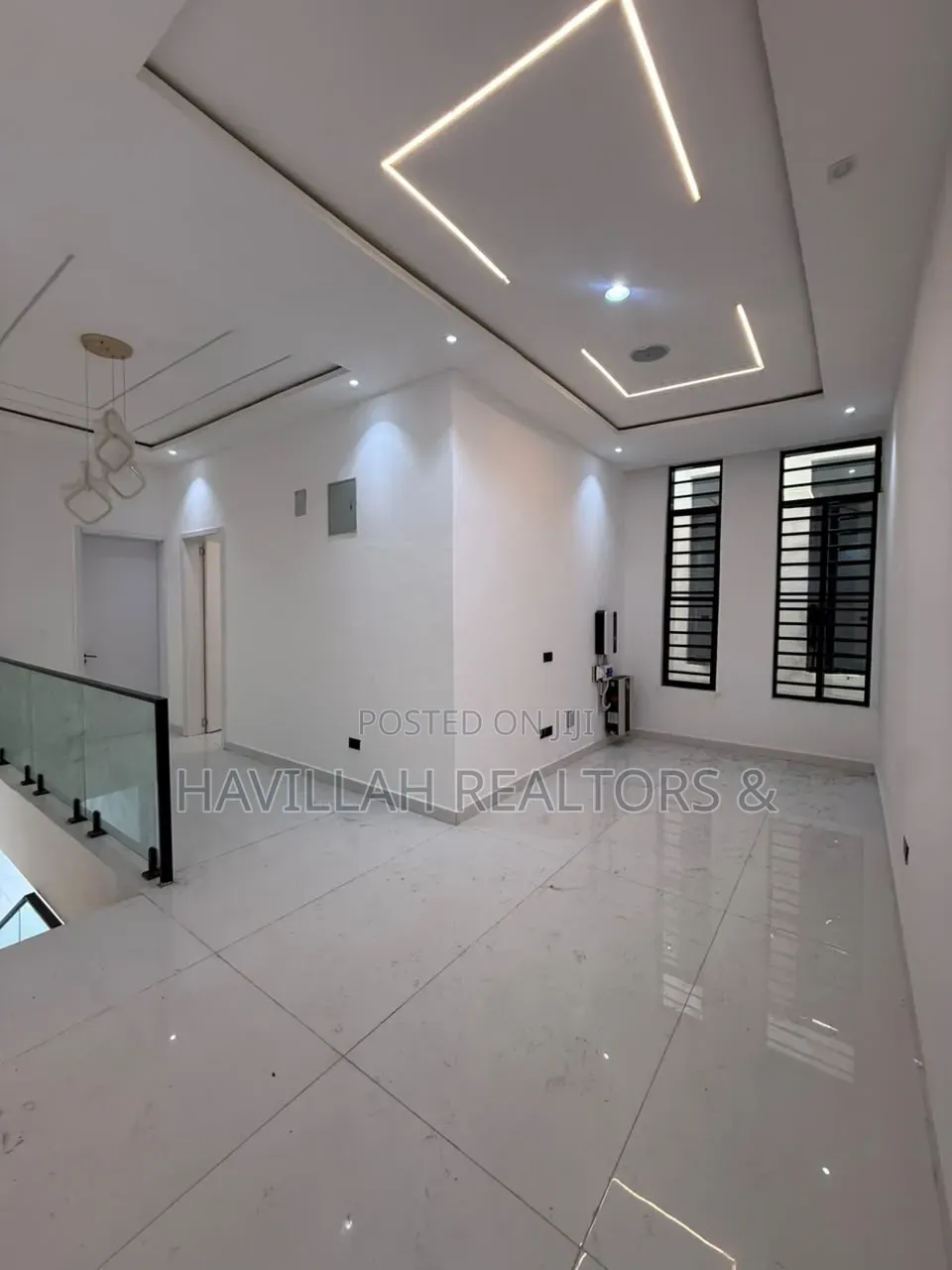 5bdrm Duplex in Ikota for sale in Ikota