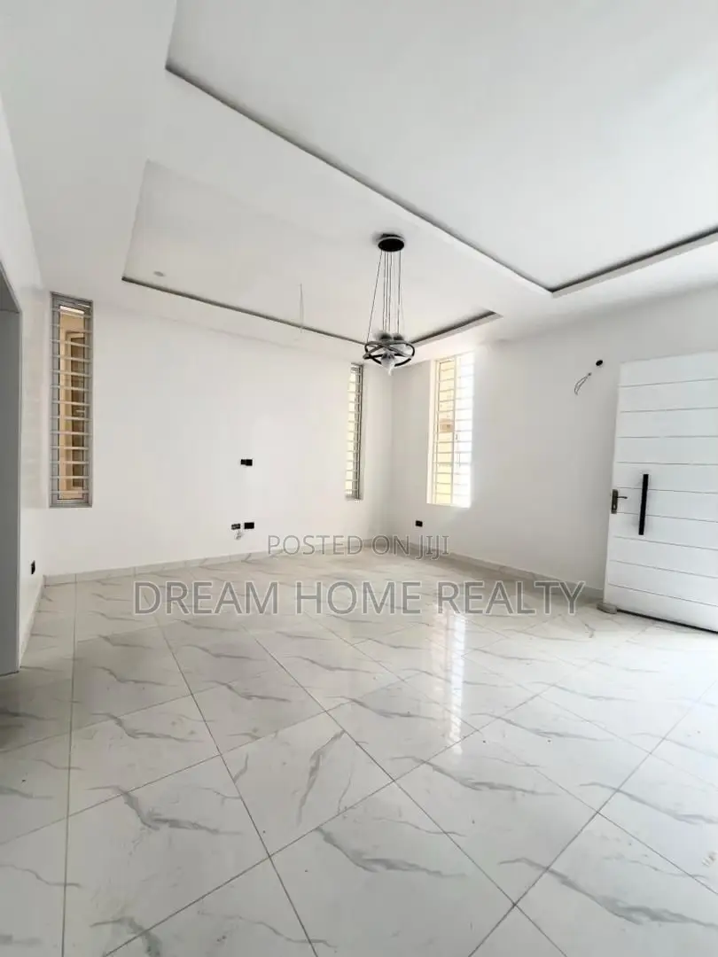 4bdrm Duplex in Ikota for sale in Ikota