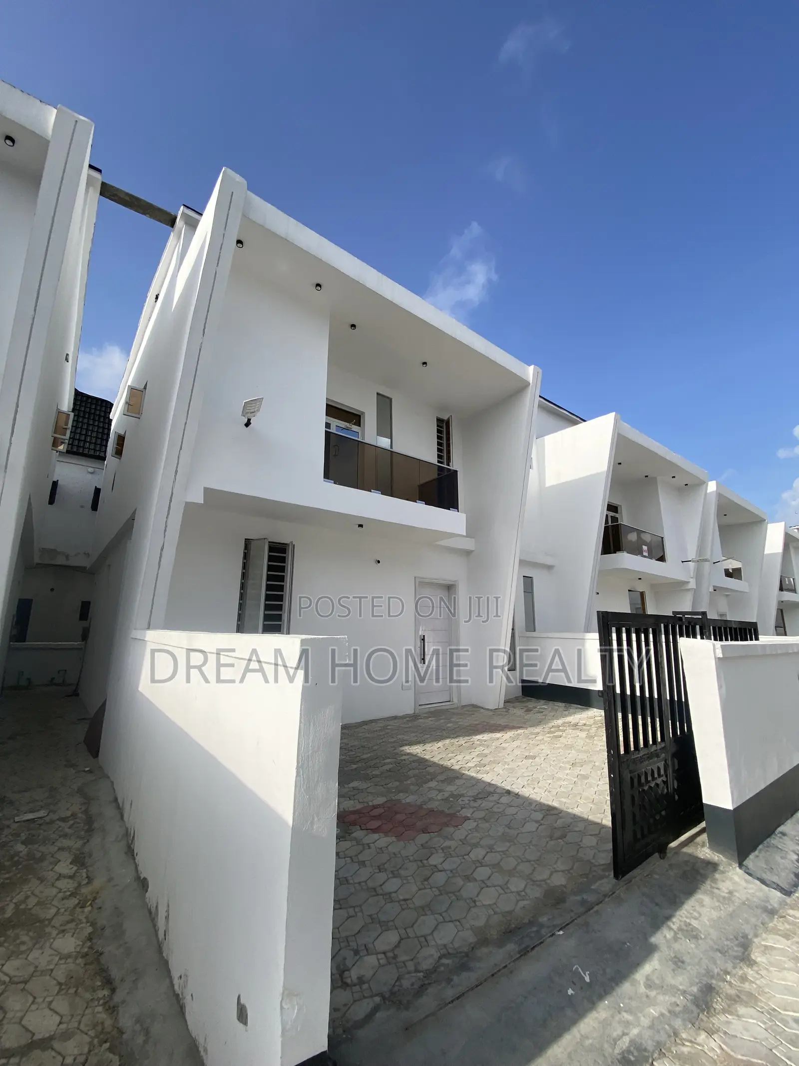 4bdrm Duplex in Ikota for sale in Ikota
