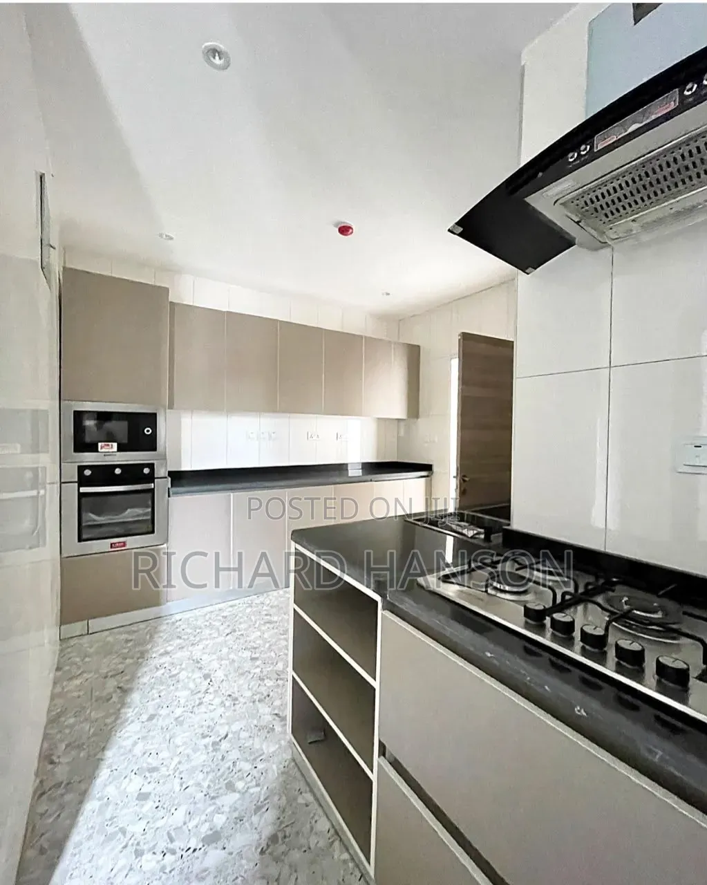 3bdrm Apartment in Secured, Lekki Phase 1 for sale in Lekki Phase 1