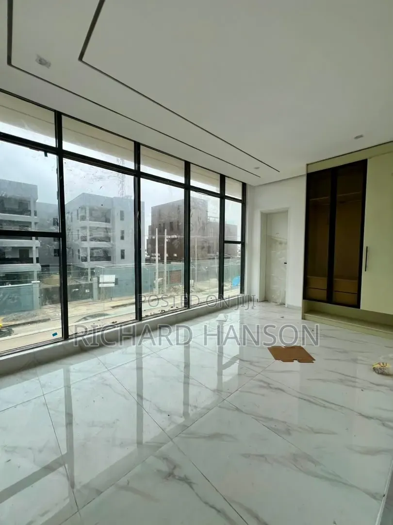 2bdrm Apartment in Secured, Lekki Phase 1 for sale in Lekki Phase 1