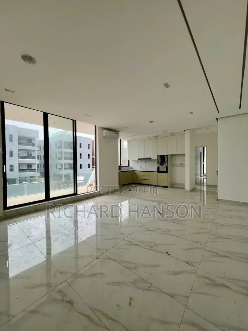 2bdrm Apartment in Secured, Lekki Phase 1 for sale in Lekki Phase 1