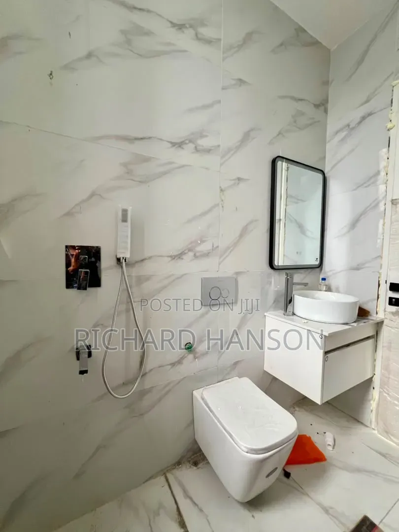 2bdrm Apartment in Secured, Lekki Phase 1 for sale in Lekki Phase 1