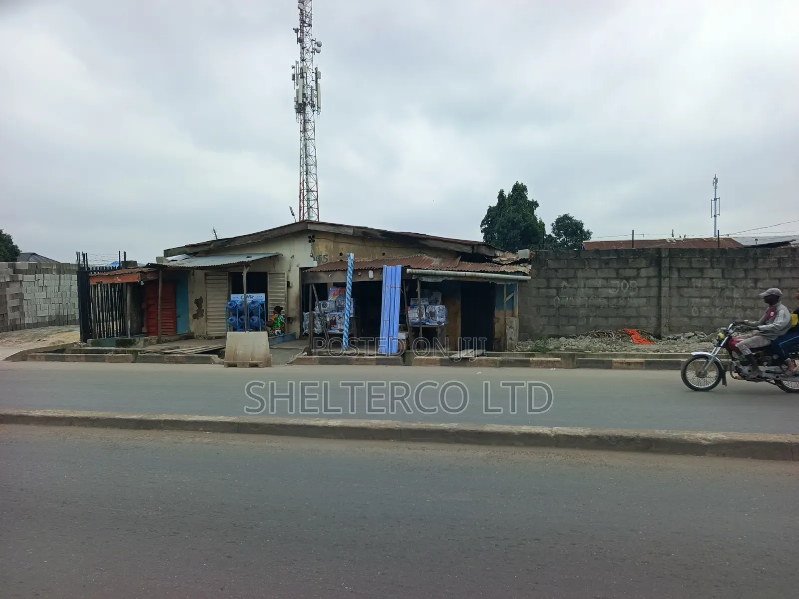 11bdrm House in Road, Fagba for sale in Fagba