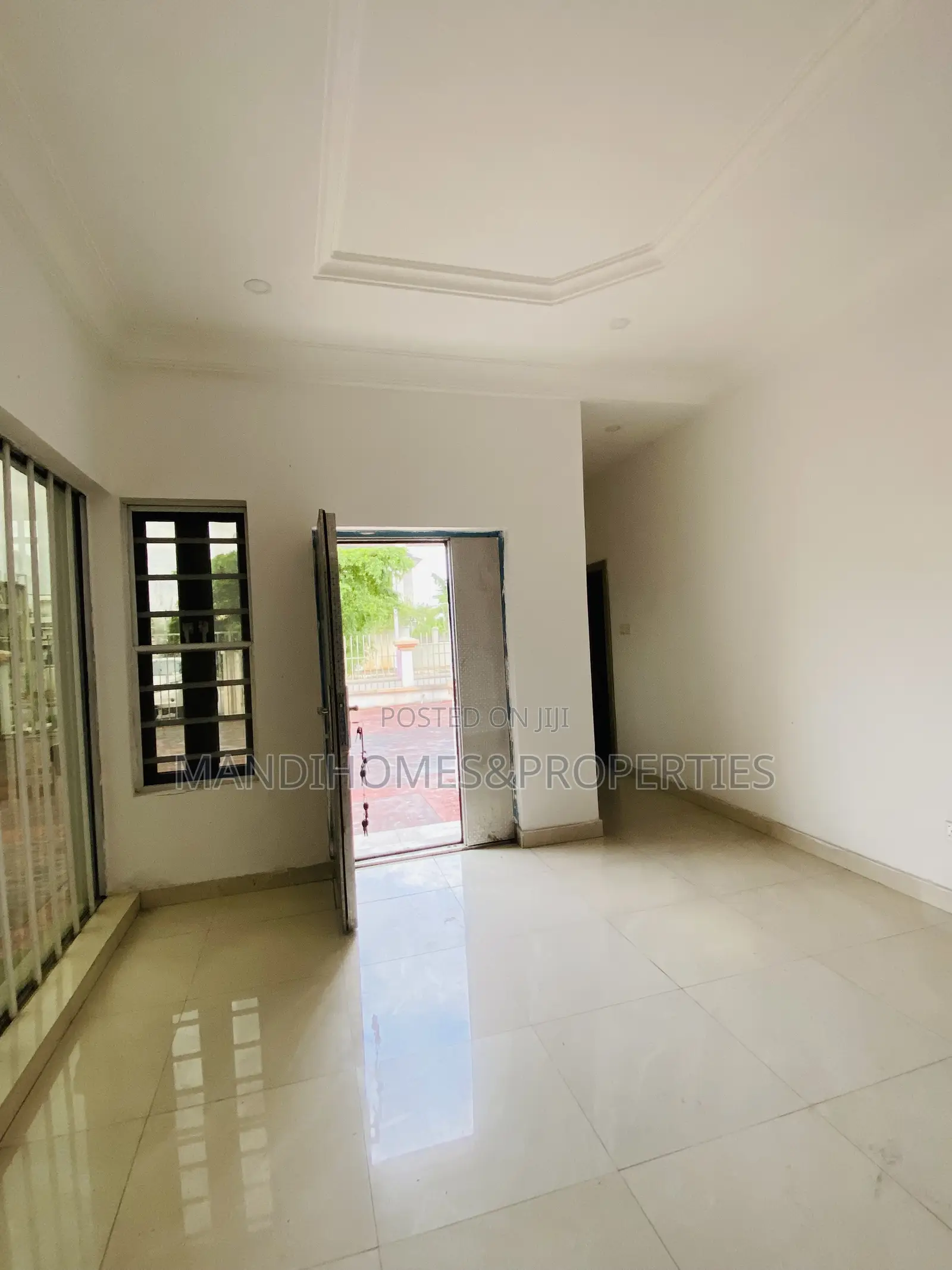 5bdrm Duplex in Royal Garden, Ajah for sale in Ajah