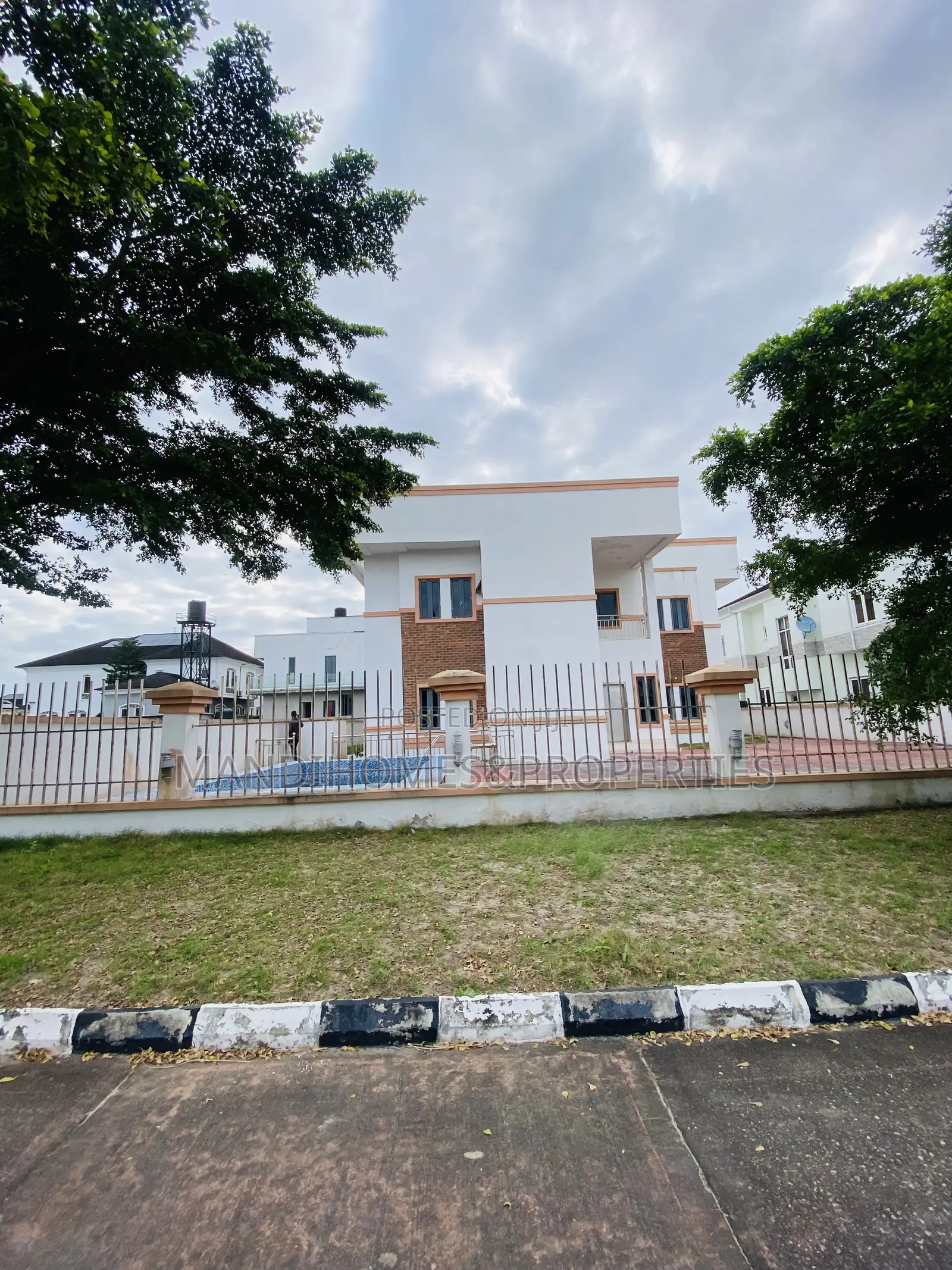 5bdrm Duplex in Royal Garden, Ajah for sale in Ajah
