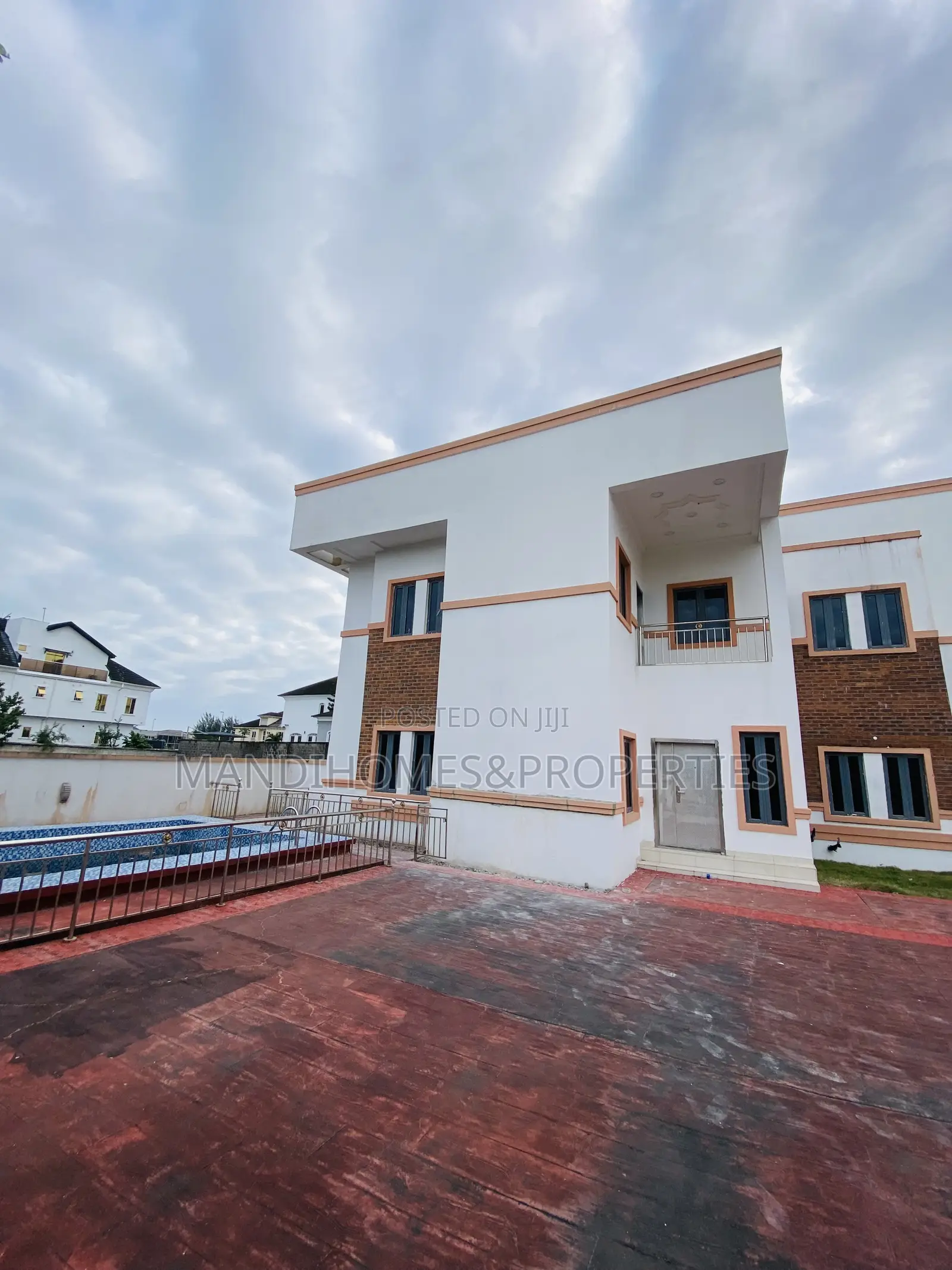 5bdrm Duplex in Royal Garden, Ajah for sale in Ajah
