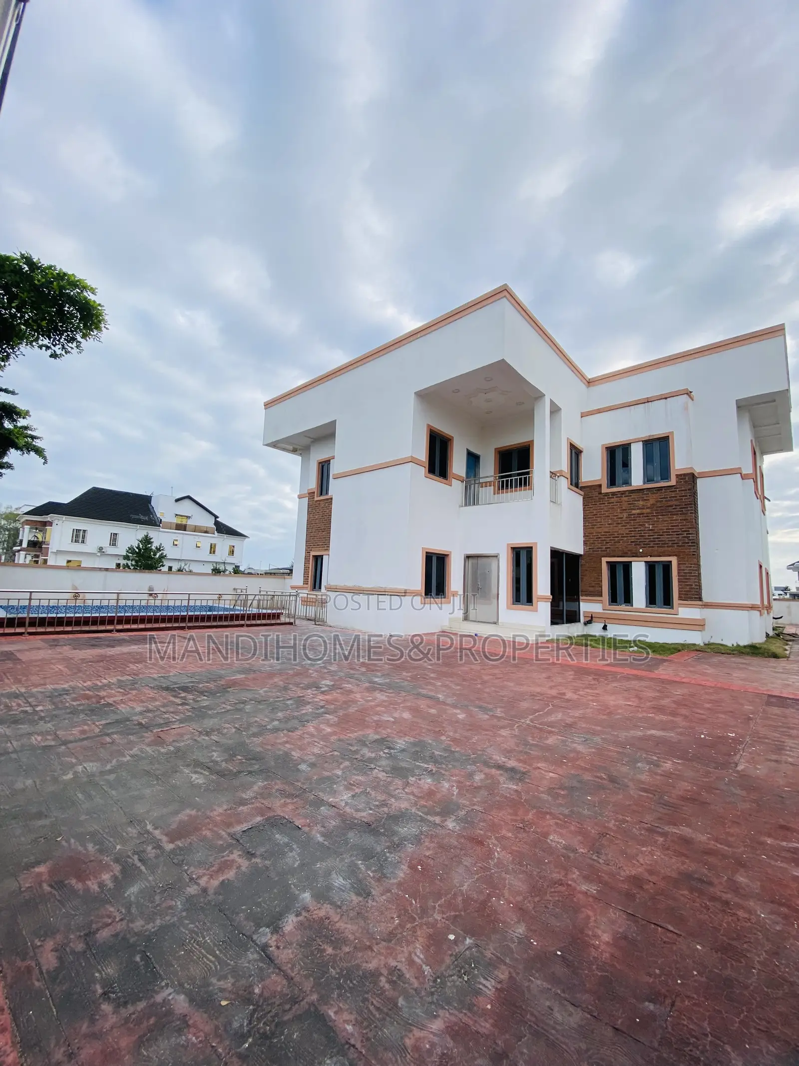 5bdrm Duplex in Royal Garden, Ajah for sale in Ajah
