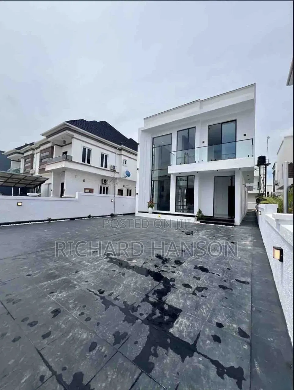 5bdrm Duplex in Ikota for sale in Ikota