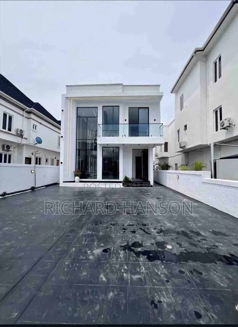 5bdrm Duplex in Ikota for sale in Ikota