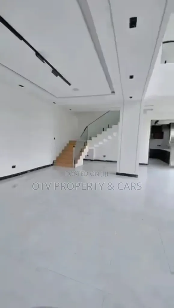 5bdrm Duplex in Ikate for sale in Ikate