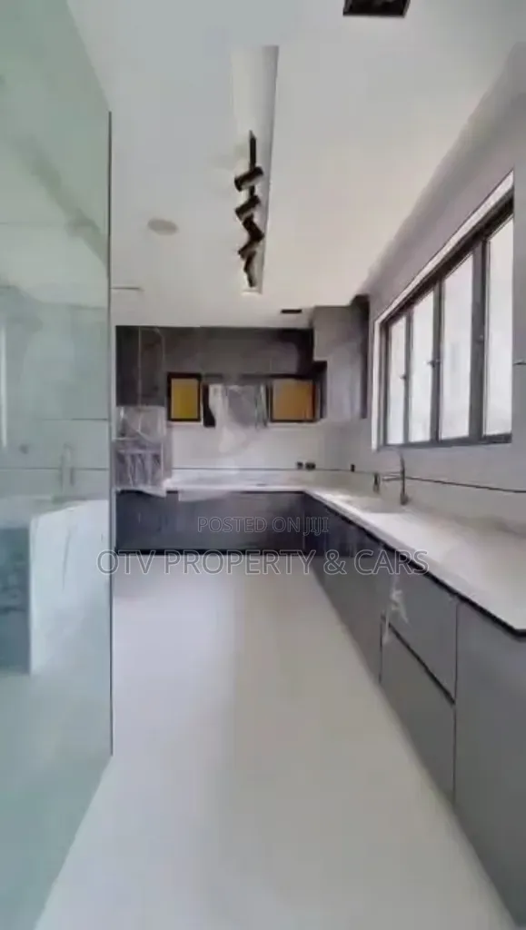 5bdrm Duplex in Ikate for sale in Ikate
