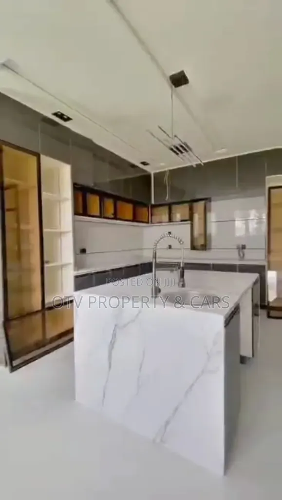 5bdrm Duplex in Ikate for sale in Ikate