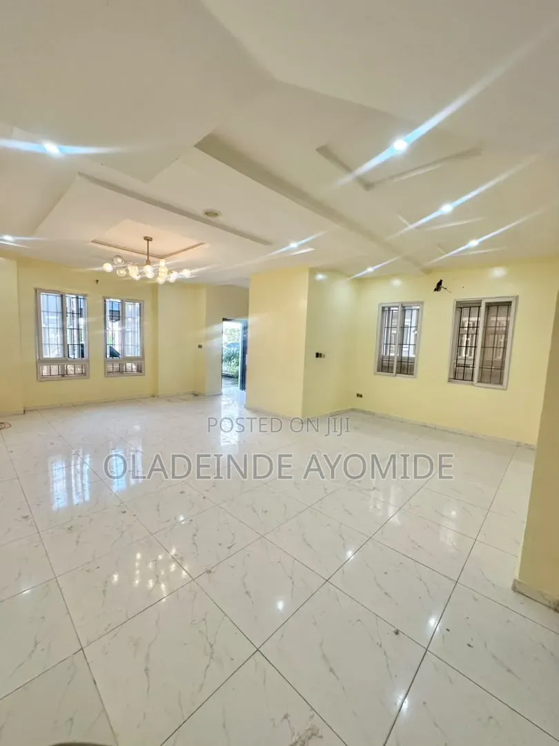 Mini Flat in Royal Pine Gate 1, Chevron for rent in Chevron