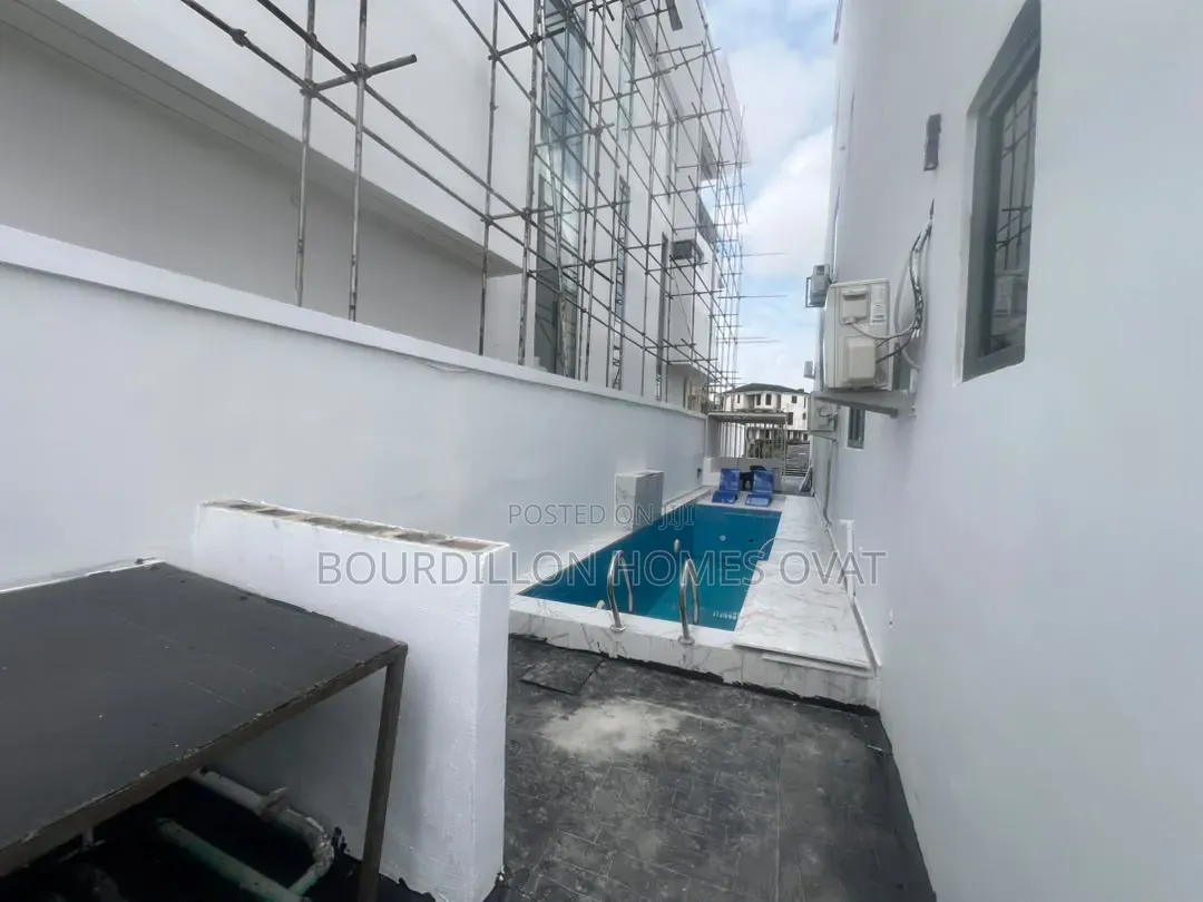 5bdrm Duplex in Osapa London Lekki for sale in Osapa london