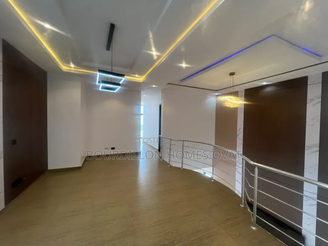 5bdrm Duplex in Osapa London Lekki for sale in Osapa london