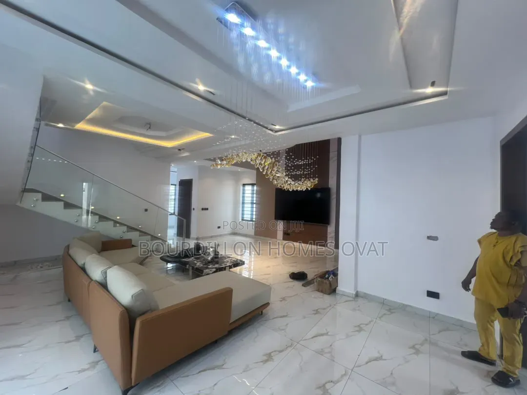 5bdrm Duplex in Osapa London Lekki for sale in Osapa london