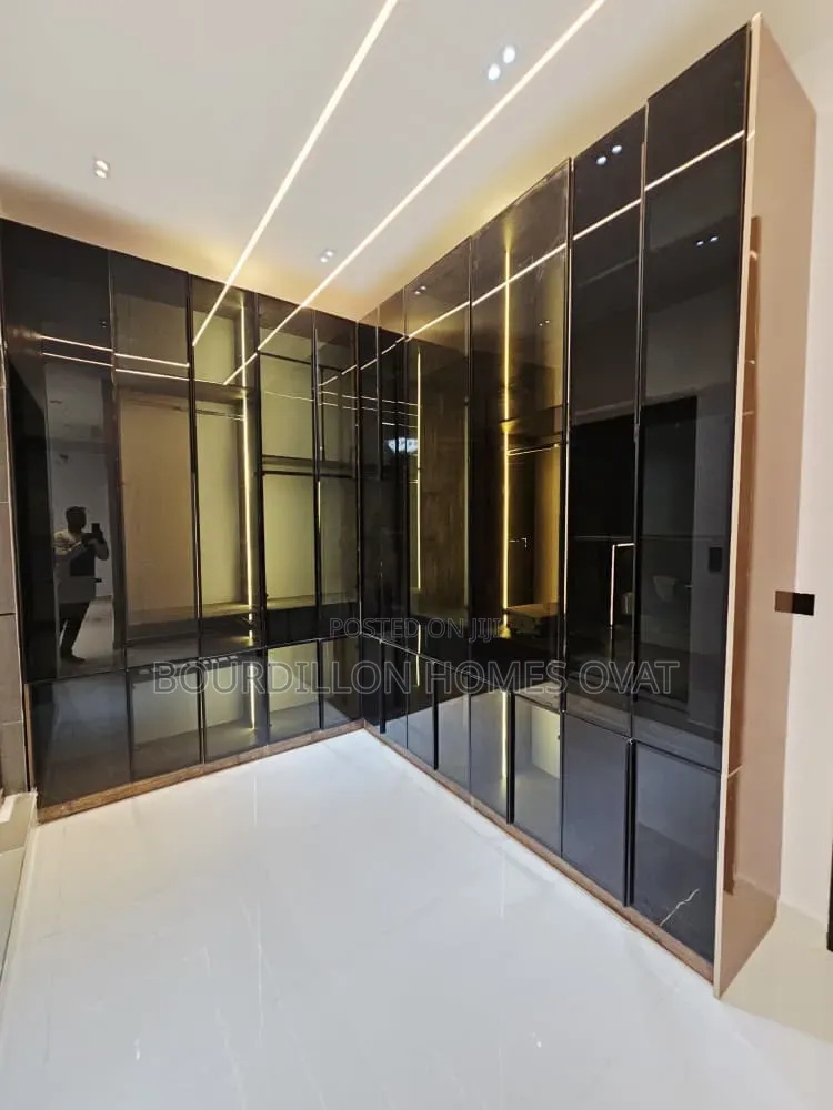 5bdrm Duplex in Harris Drive By Vgc for sale in Lekki Expressway